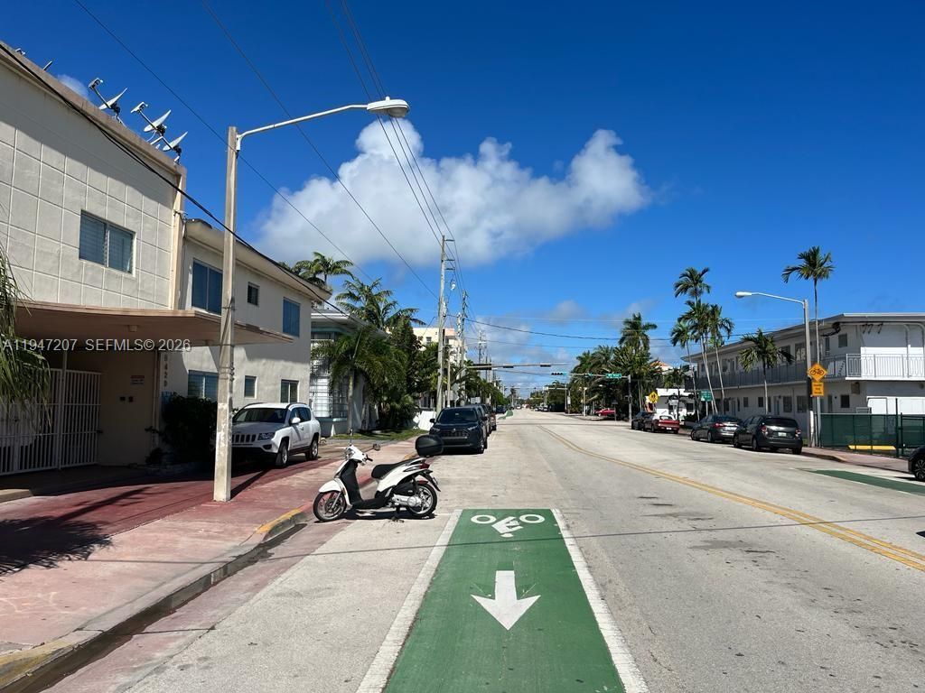 8420 Byron Ave, Unit 4, Miami Beach, FL 33141 Photo