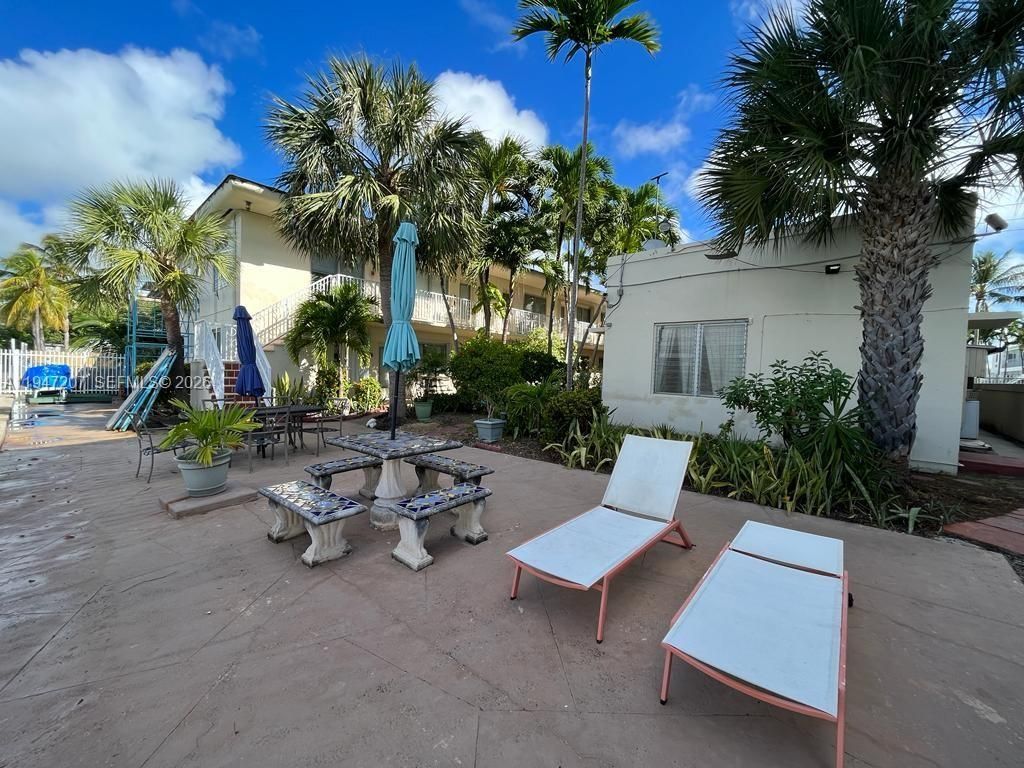 8420 Byron Ave, Unit 4, Miami Beach, FL 33141 Photo