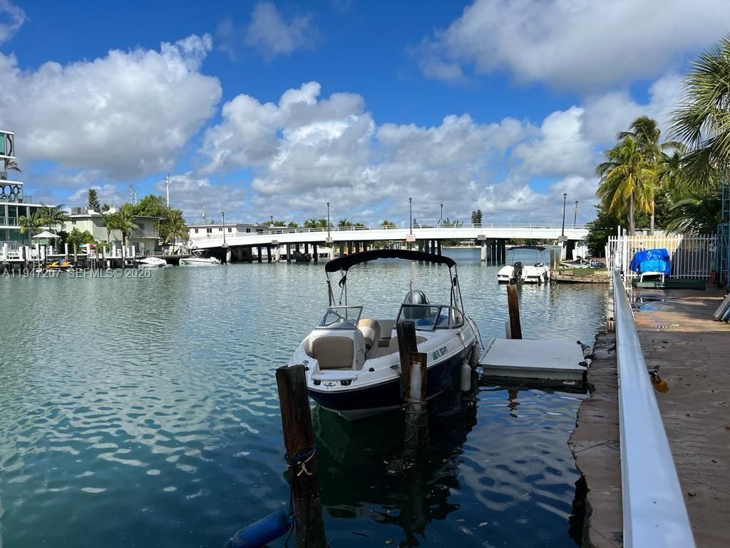 8420 Byron Ave, Unit 4, Miami Beach, FL 33141 Photo