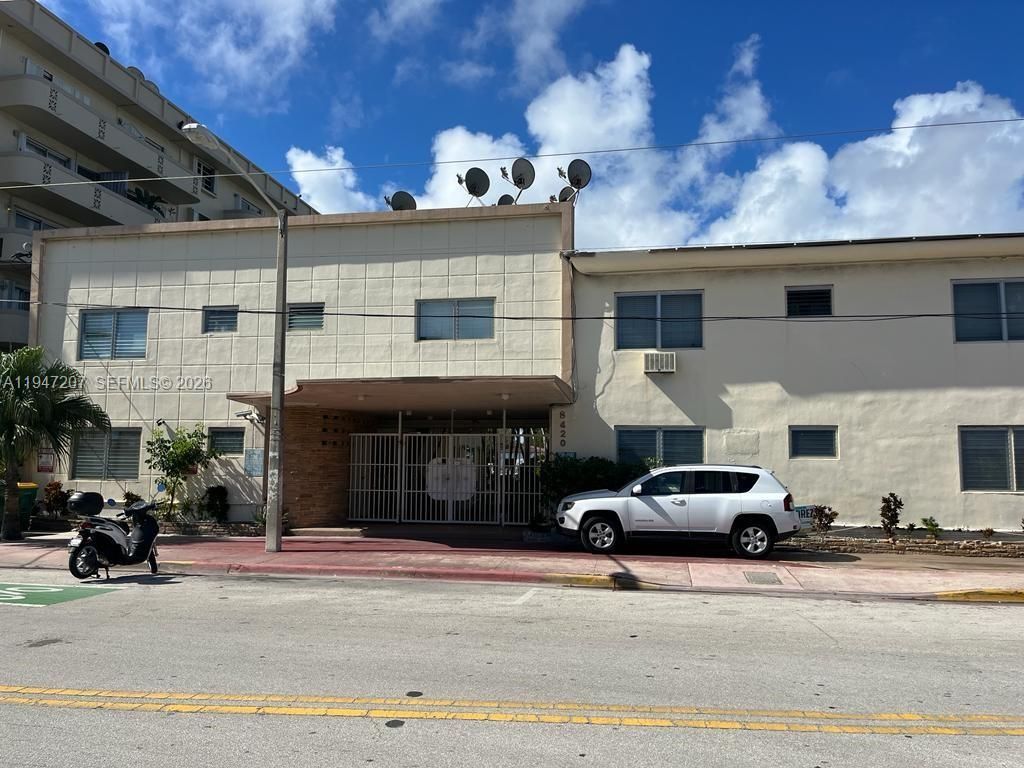 8420 Byron Ave, Unit 4, Miami Beach, FL 33141 Photo