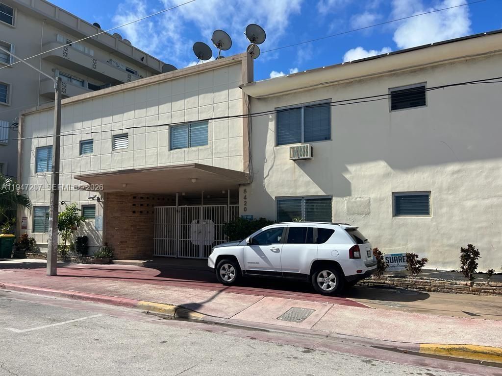 8420 Byron Ave, Unit 4, Miami Beach, FL 33141 Photo