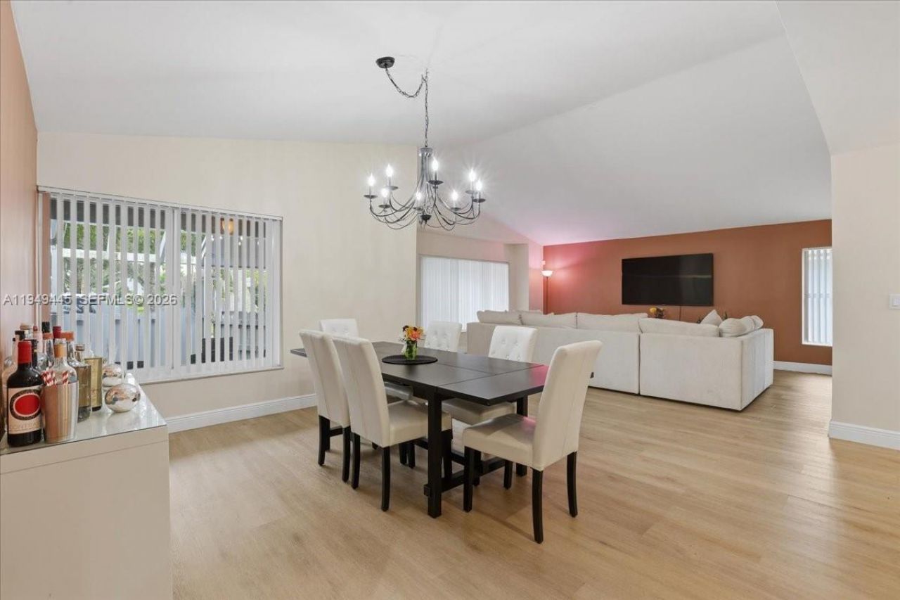 8615 Bridle Path Ct, Davie, FL 33328 Photo