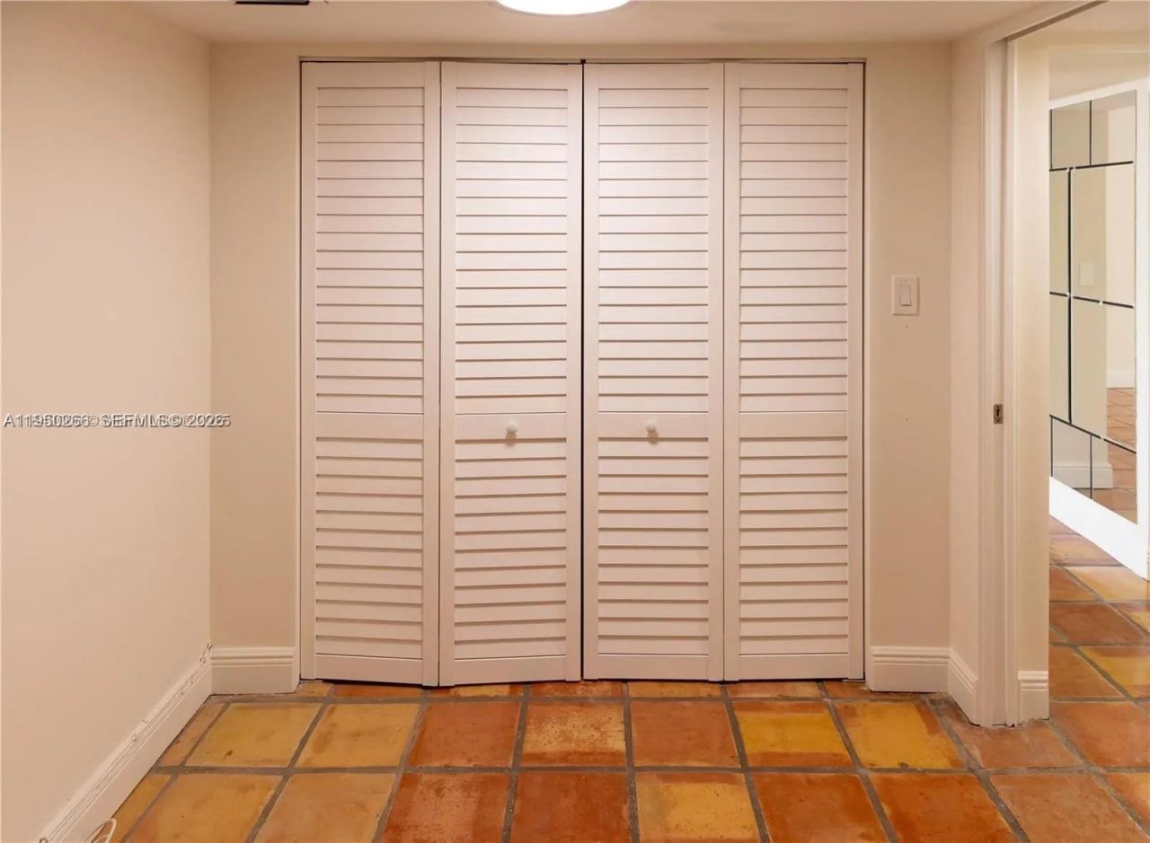 6423 Collins Ave, Unit 1101, Miami Beach, FL 33141 Photo