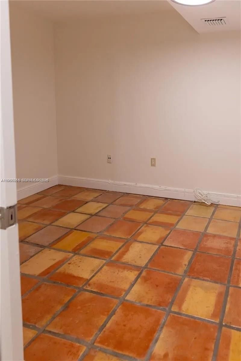 6423 Collins Ave, Unit 1101, Miami Beach, FL 33141 Photo