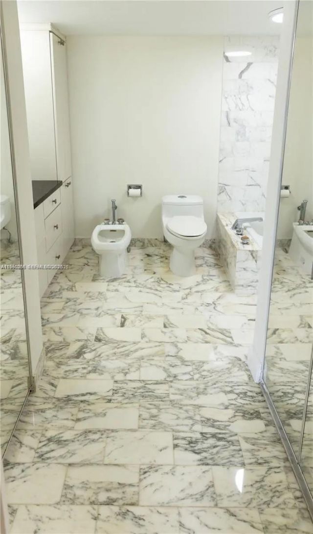 6423 Collins Ave, Unit 1101, Miami Beach, FL 33141 Photo