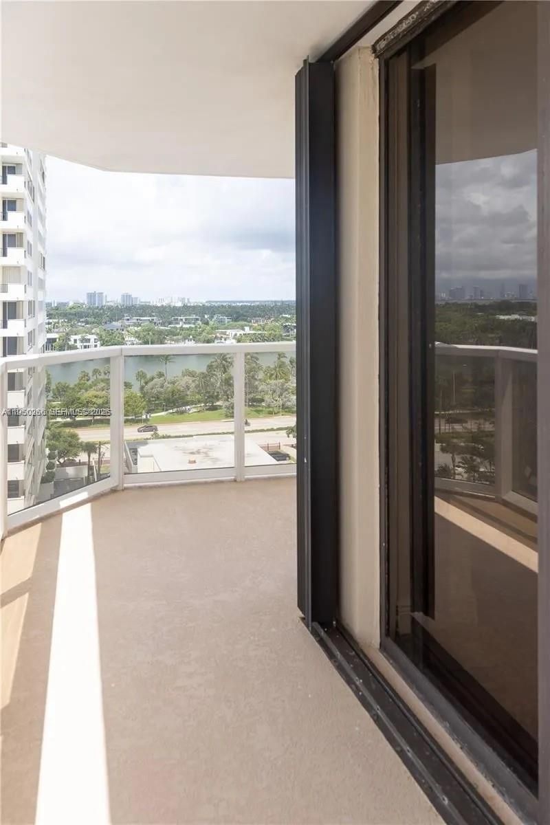 6423 Collins Ave, Unit 1101, Miami Beach, FL 33141 Photo