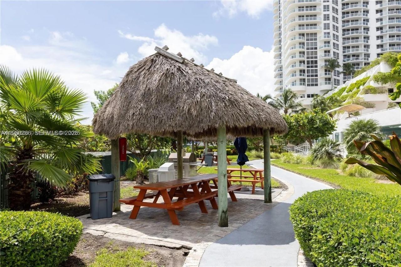 6423 Collins Ave, Unit 1101, Miami Beach, FL 33141 Photo