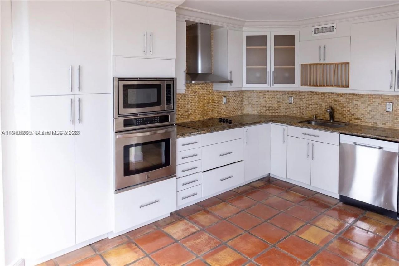 6423 Collins Ave, Unit 1101, Miami Beach, FL 33141 Photo