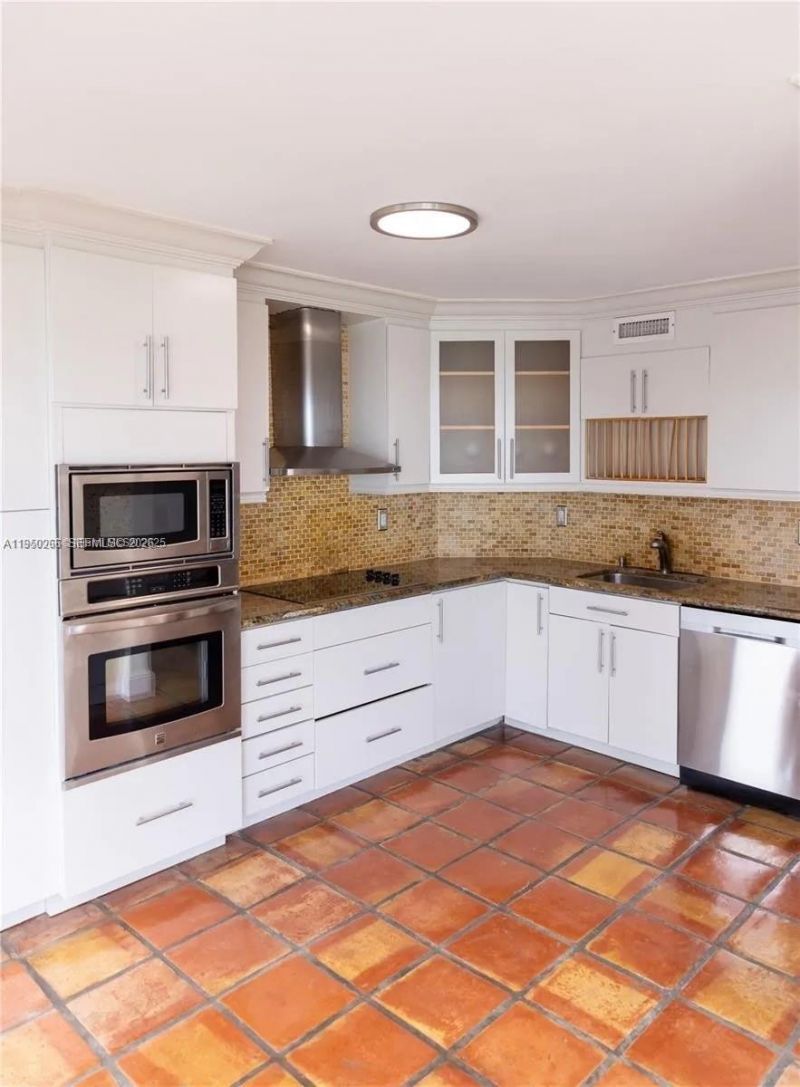 6423 Collins Ave, Unit 1101, Miami Beach, FL 33141 Photo