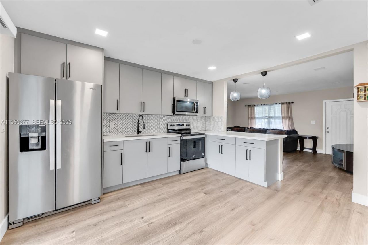 1334 NW 83rd St, Miami, FL 33147 Photo