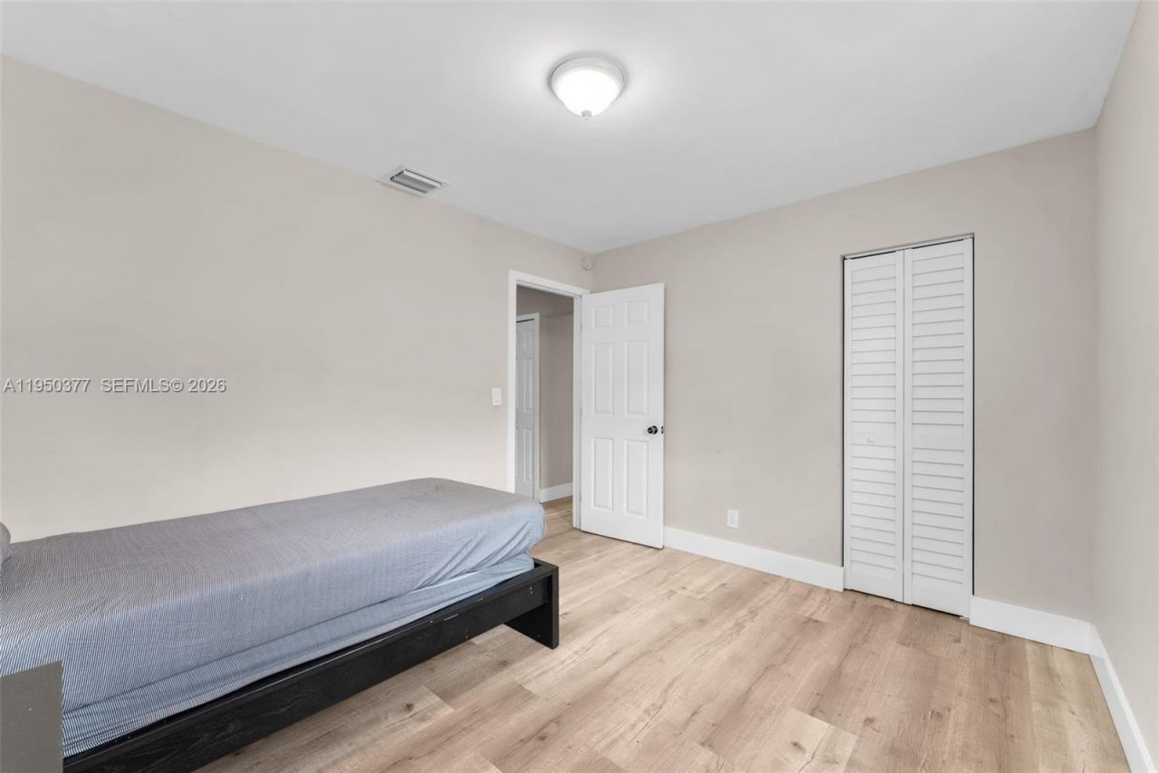 1334 NW 83rd St, Miami, FL 33147 Photo