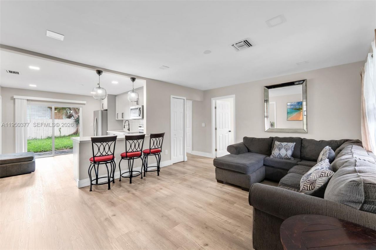 1334 NW 83rd St, Miami, FL 33147 Photo