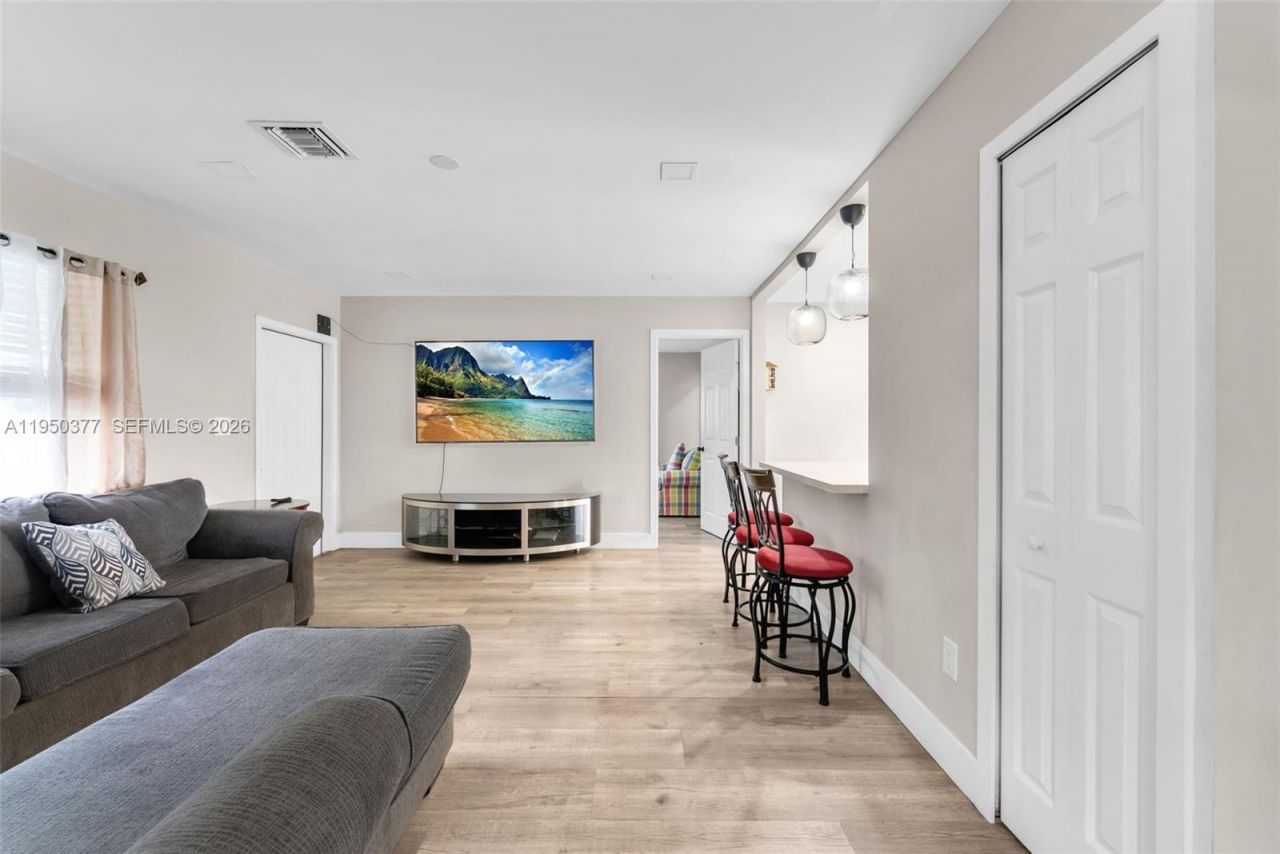 1334 NW 83rd St, Miami, FL 33147 Photo