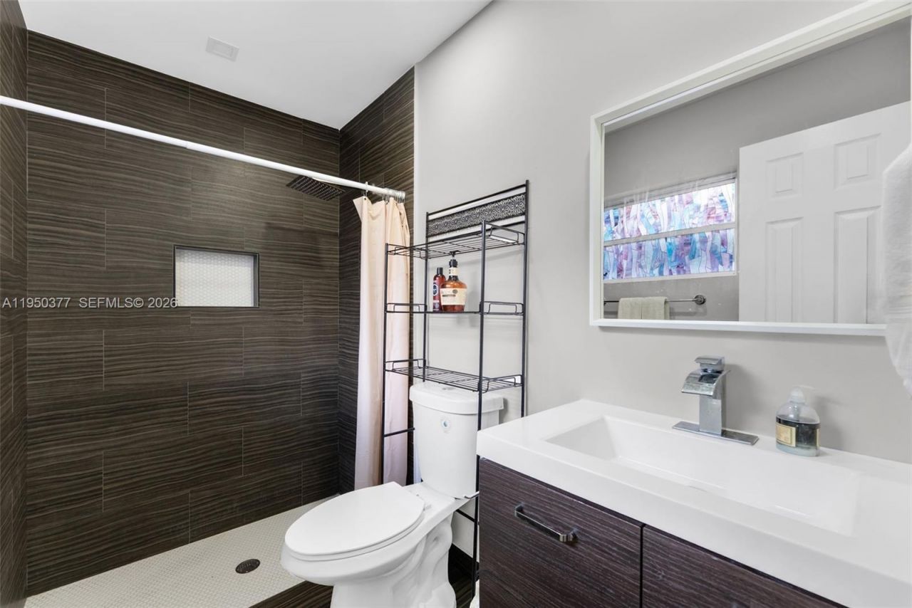 1334 NW 83rd St, Miami, FL 33147 Photo