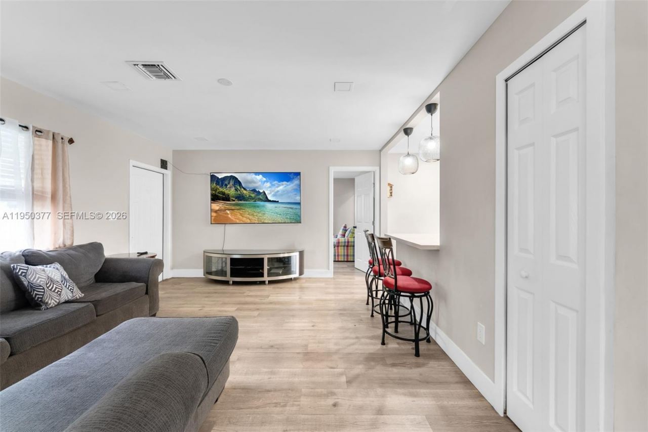 1334 NW 83rd St, Miami, FL 33147 Photo