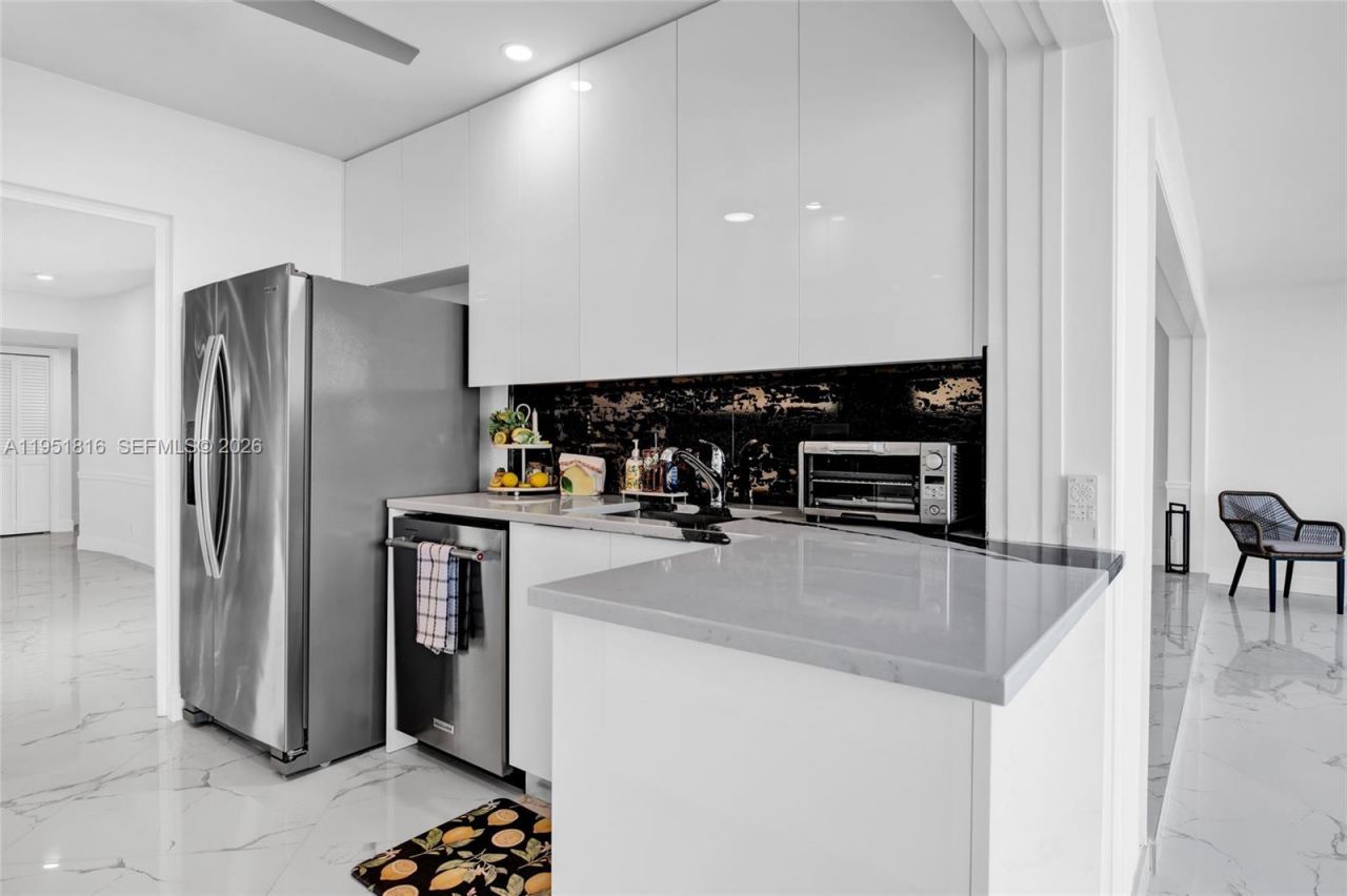 3101 NE 47th Ct, Unit 303, Fort Lauderdale, FL 33308 Photo