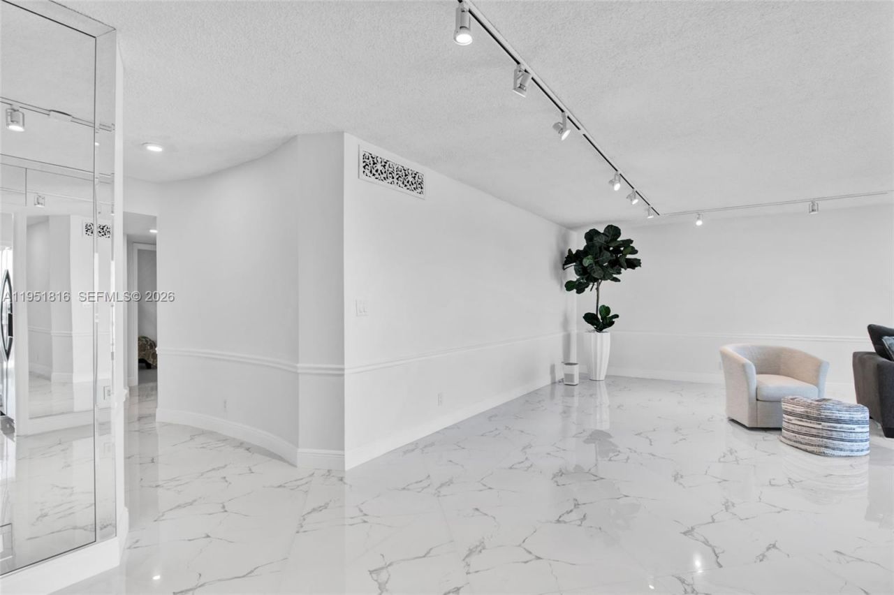 3101 NE 47th Ct, Unit 303, Fort Lauderdale, FL 33308 Photo