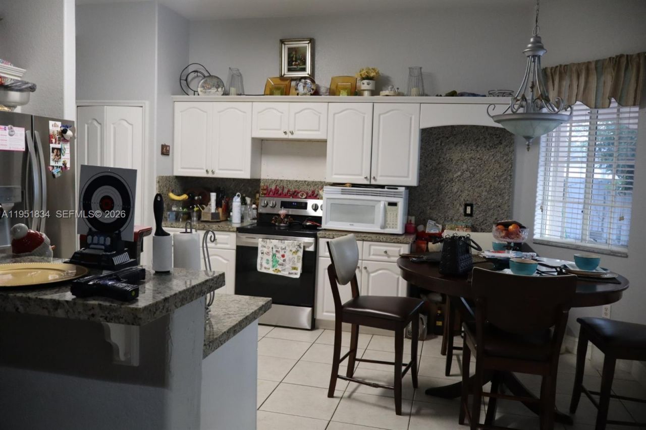 16750 NW 78th Ave, Miami Lakes, FL 33016 Photo