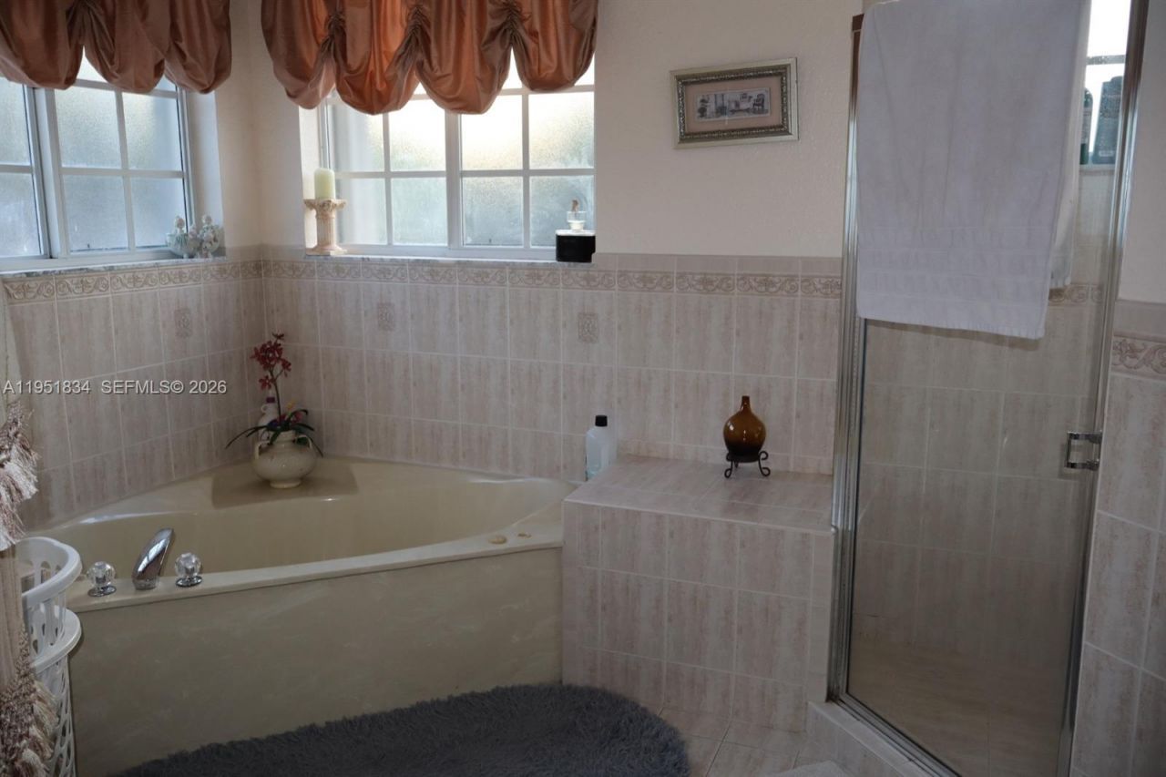 16750 NW 78th Ave, Miami Lakes, FL 33016 Photo