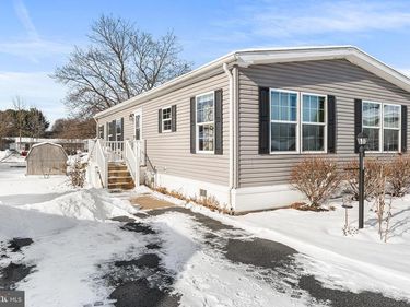 8754 BREINIG RUN CIRCLE, BREINIGSVILLE, PA 18031