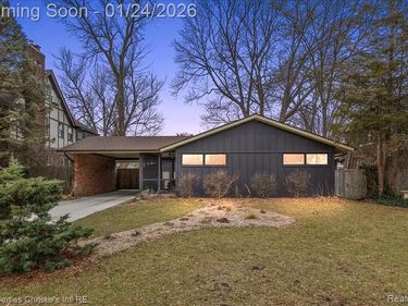 765 Barrington Road, Grosse Pointe Park, MI 48230