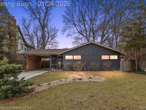 765 Barrington Road, Grosse Pointe Park, MI 48230