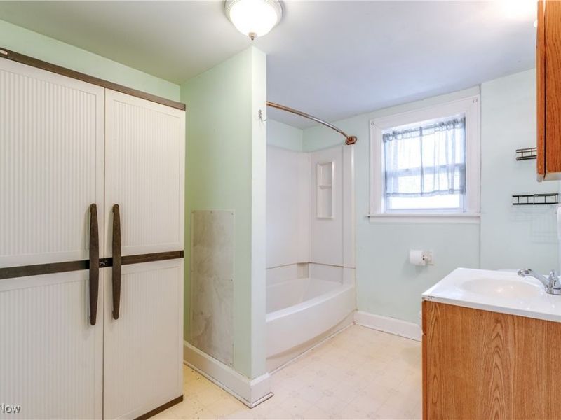 1228 Murray Avenue, Akron, OH 44310 Photo 20