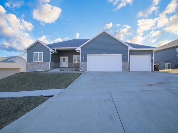 4248 Fieldcrest Drive, Sioux City, IA 51103