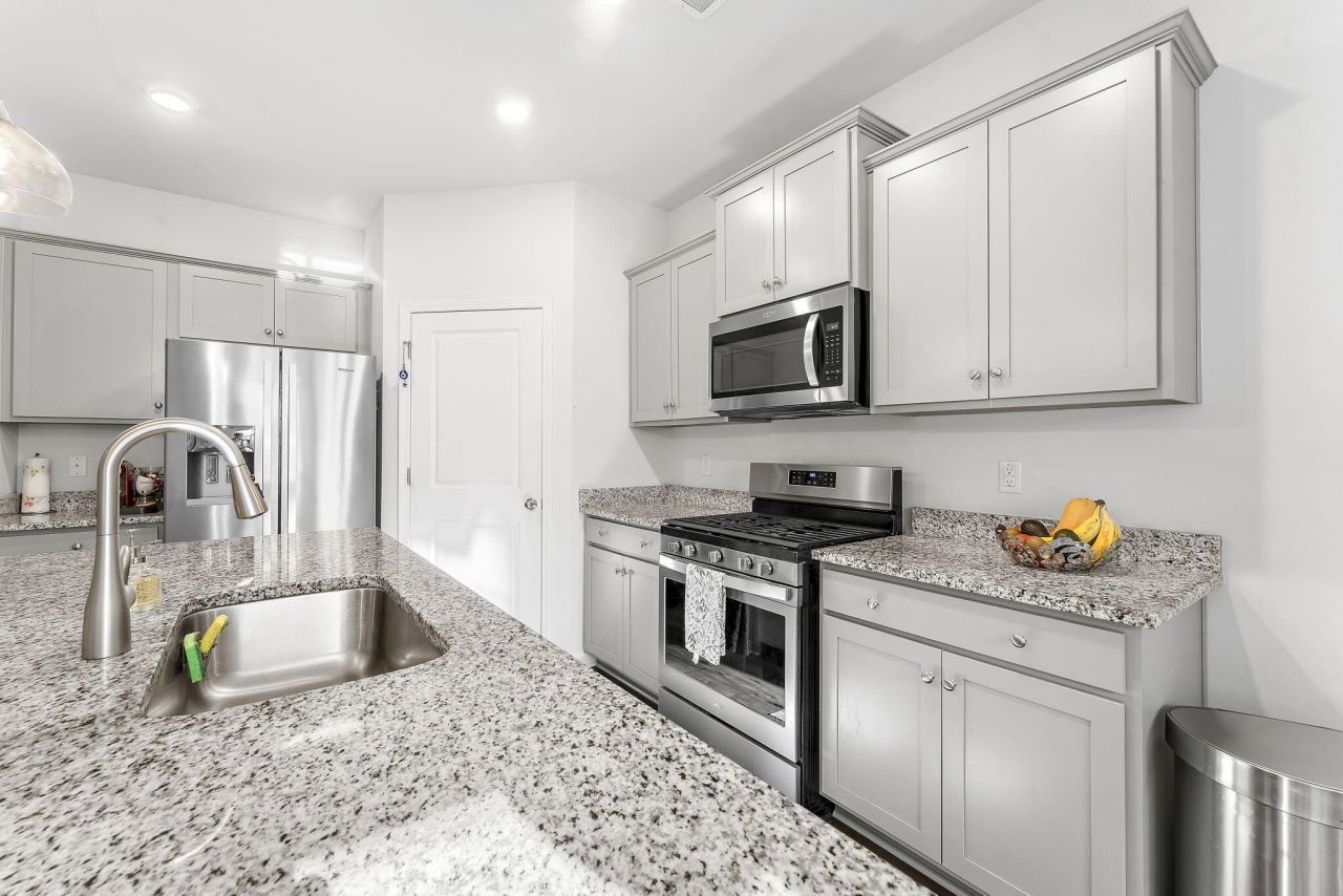 1035 Sago Palm Court Photo 10