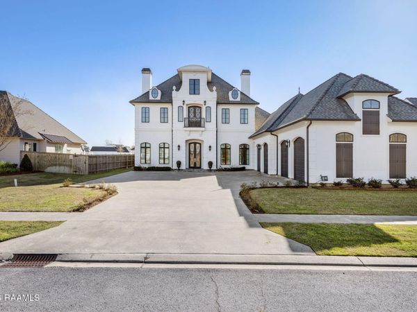 207 Kingfisher Drive, Lafayette, LA 70508