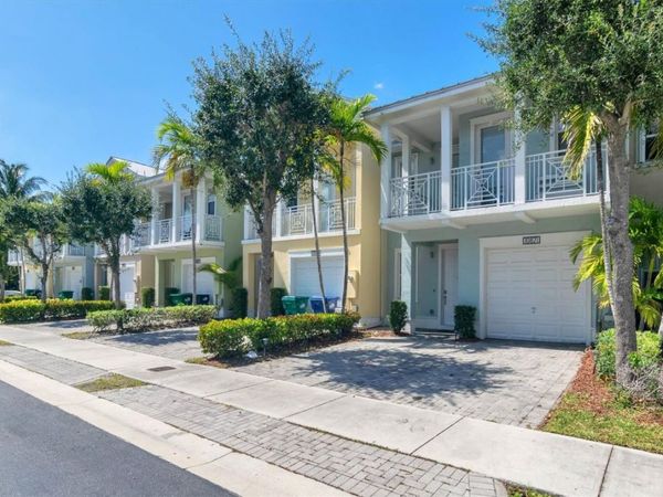 10821 NW 76th Ln, Unit 10821, Doral, FL 33178