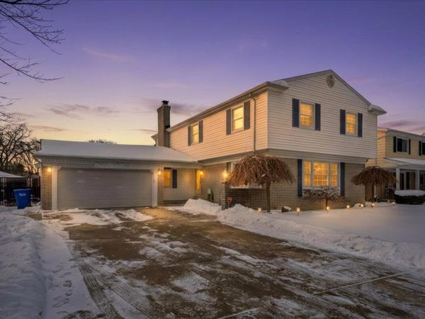 32523 Cambridge Drive, Warren, MI 48093