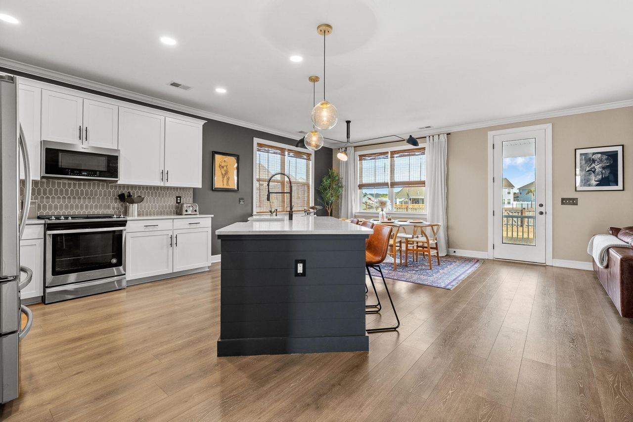 711 Yellow Leaf Lane Photo 12