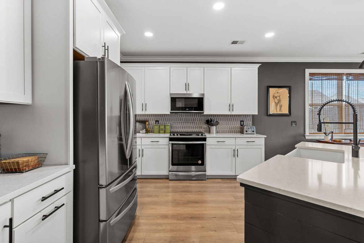 711 Yellow Leaf Lane Photo 14