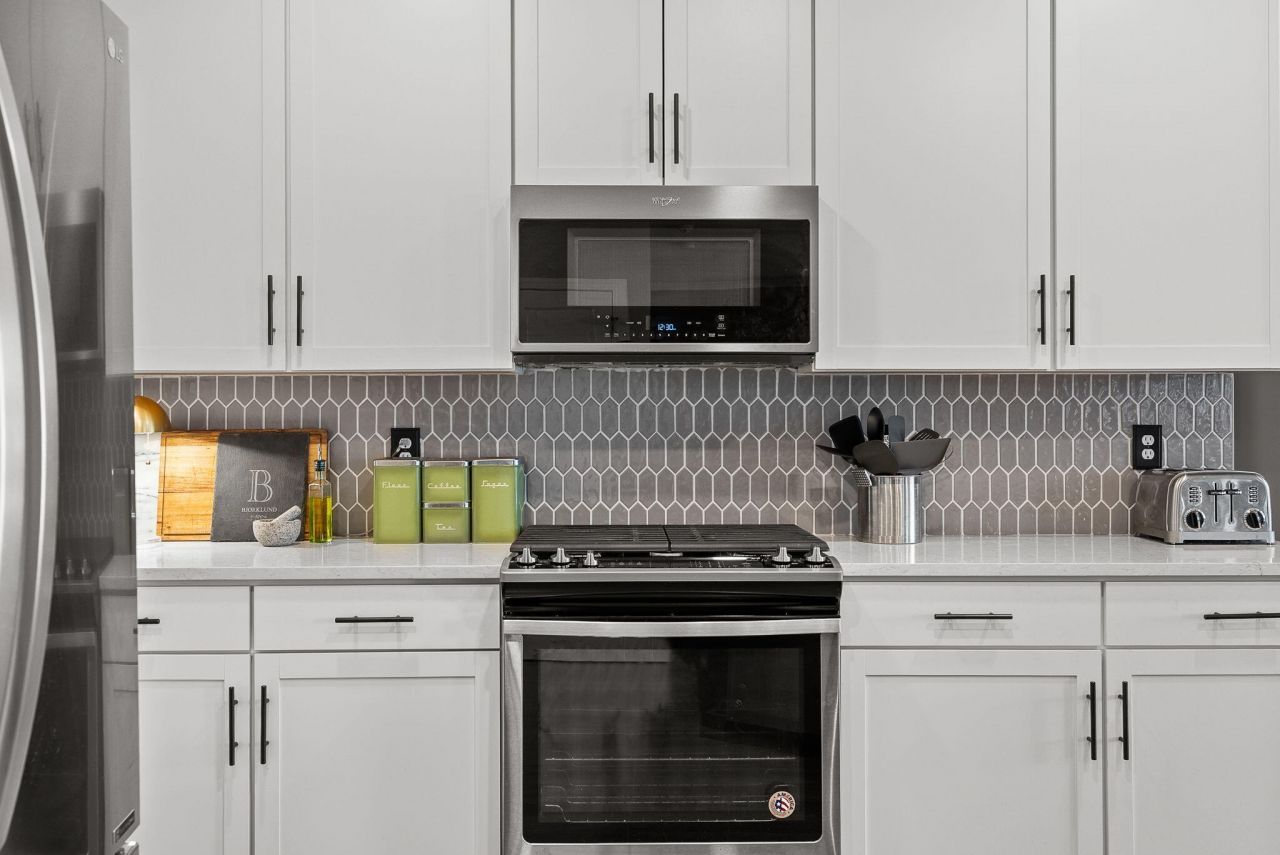 711 Yellow Leaf Lane Photo 17