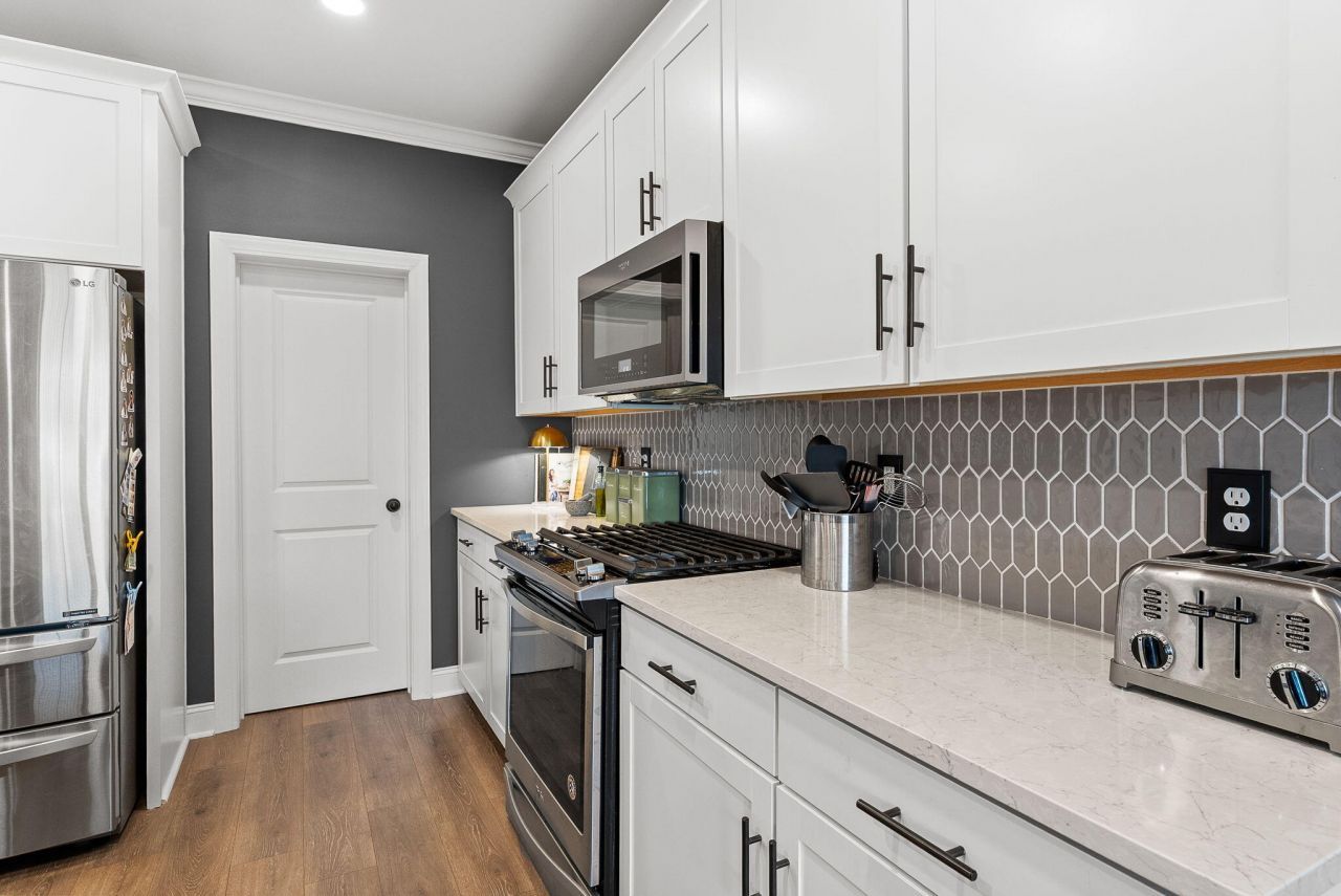 711 Yellow Leaf Lane Photo 18