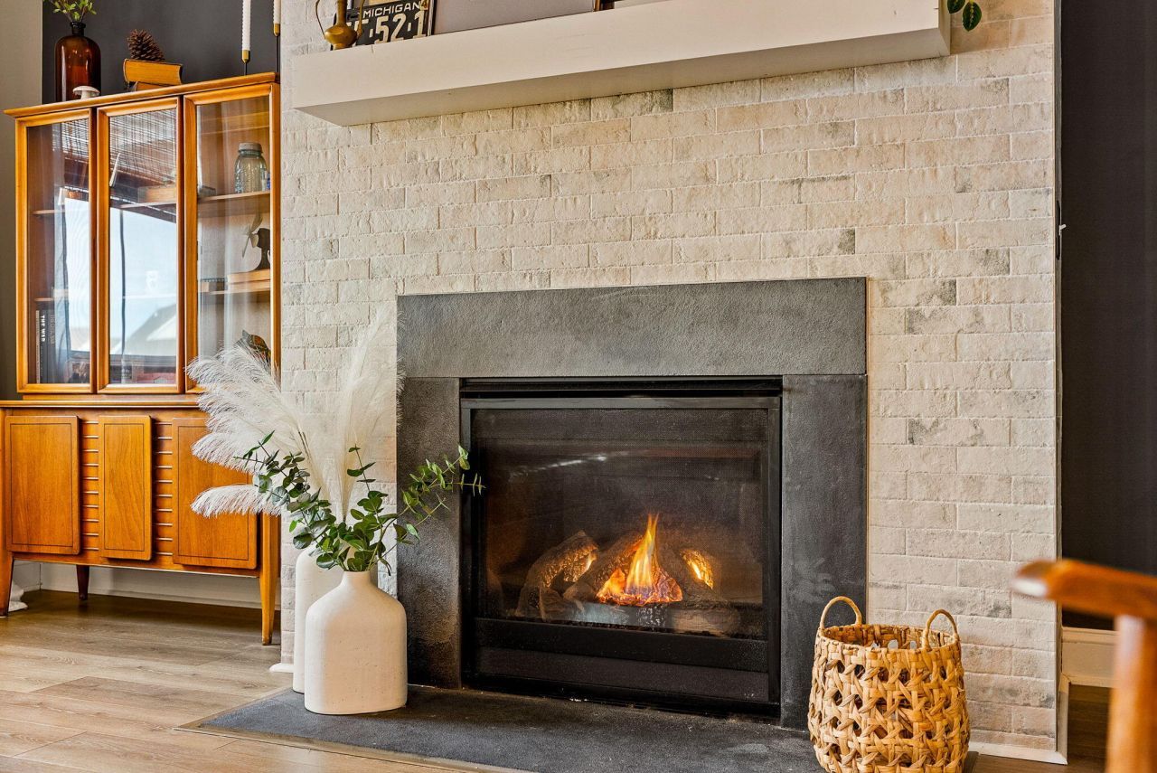 711 Yellow Leaf Lane Photo 32