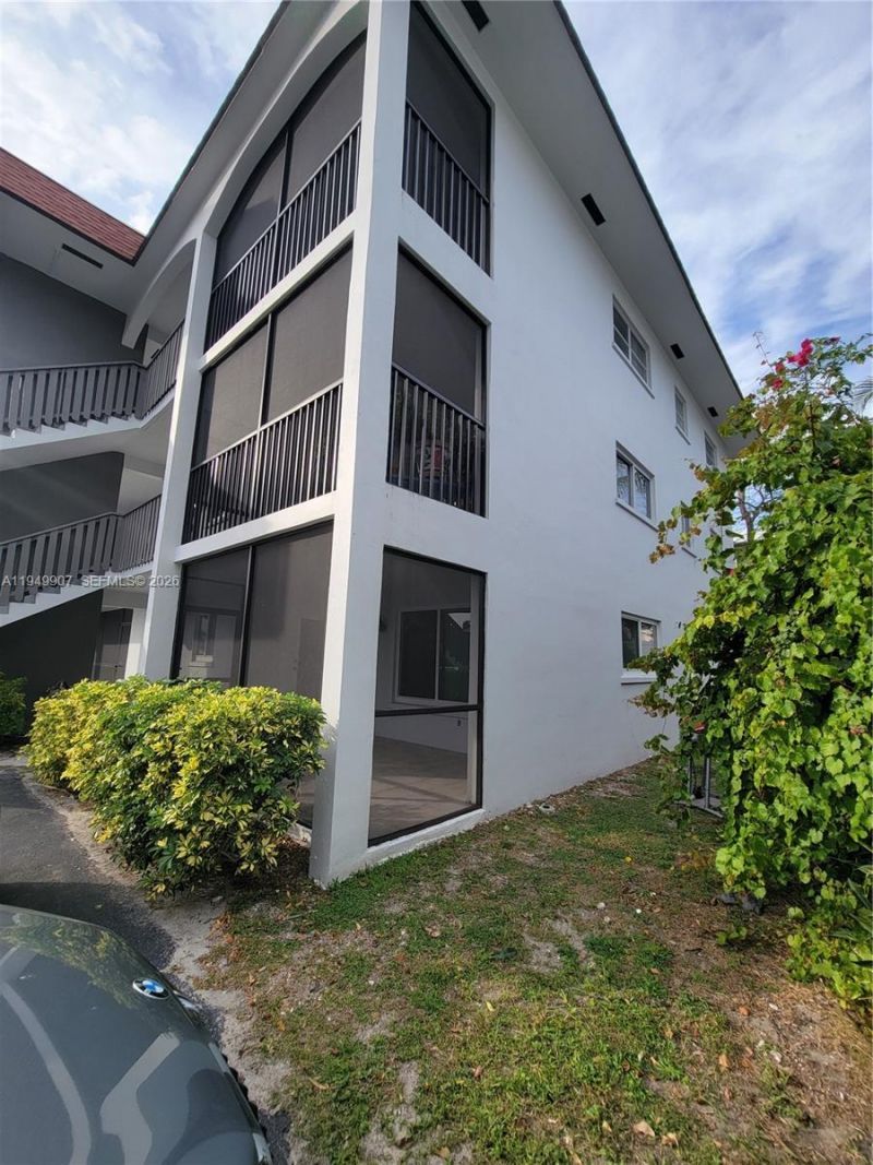 651 Pine Dr, Unit 110, Pompano Beach, FL 33060 Photo