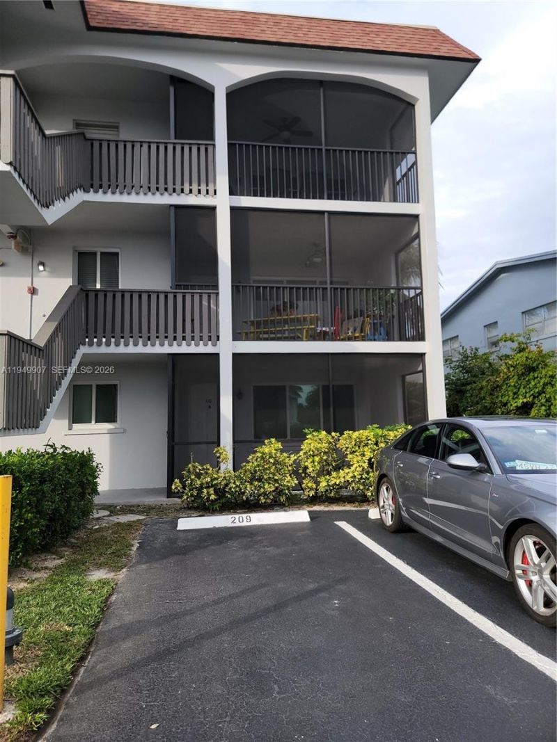651 Pine Dr, Unit 110, Pompano Beach, FL 33060 Photo