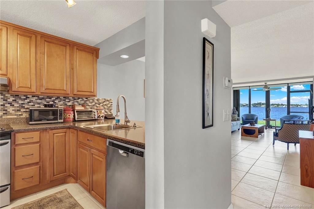 1950 SW Palm City Road, Unit 8-106, Stuart, FL 34994 Photo