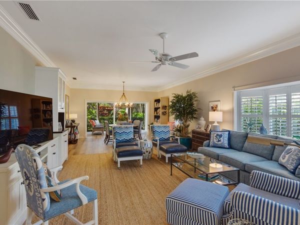 125 E Park Shores Circle, Unit 21E, Vero Beach, FL 32963