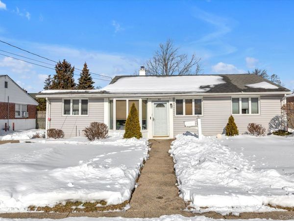 88 Spruce Lane, Valley Stream, NY 11581