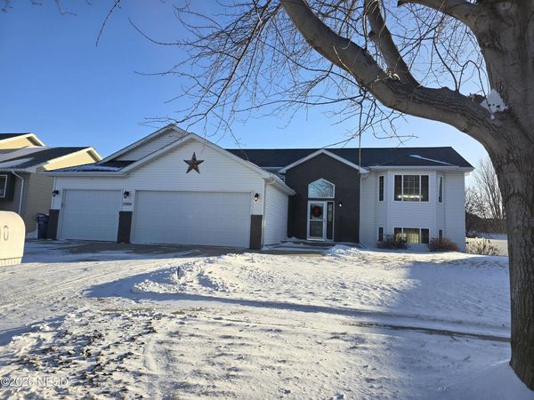 1806 7TH STREET NE, Watertown, SD 57201