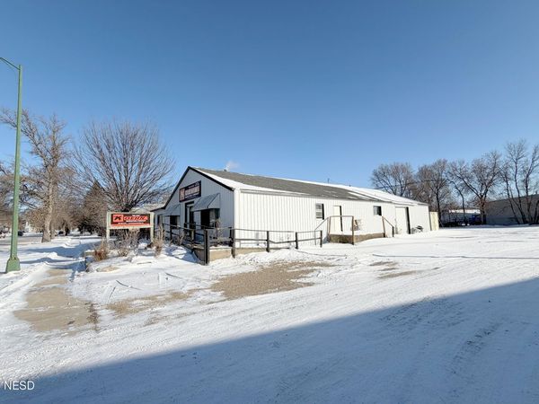 182 N MAPLE STREET, Watertown, SD 57201
