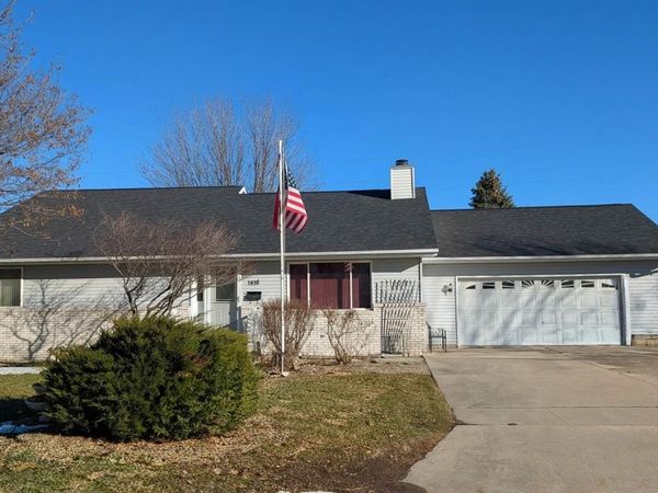 1418 N 24th St, Clear Lake, IA 50428