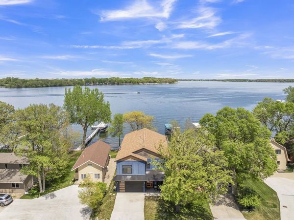 1516 Lakeside Avenue, Wahpeton, IA 51351