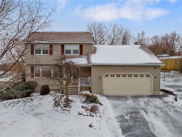 203 Chestnut Hill Drive, Liverpool, NY 13088