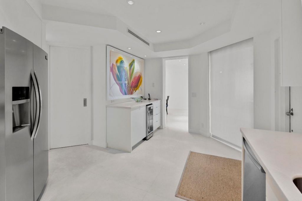 200 Bradley Place, Unit 302, Palm Beach, FL 33480 Photo