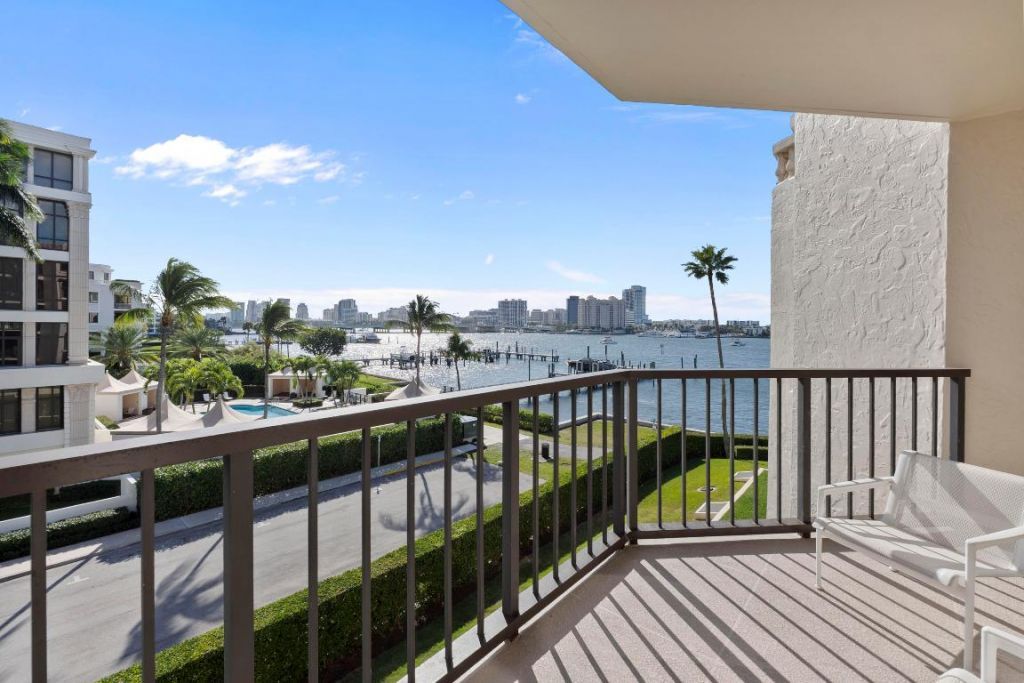 200 Bradley Place, Unit 302, Palm Beach, FL 33480 Photo