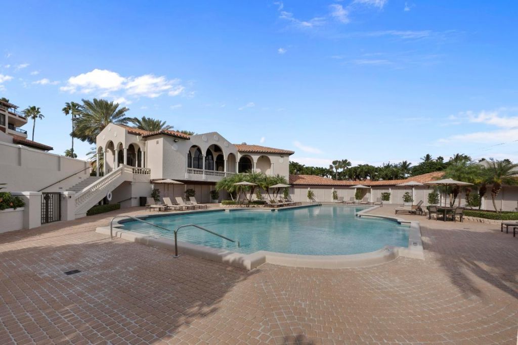 200 Bradley Place, Unit 302, Palm Beach, FL 33480 Photo